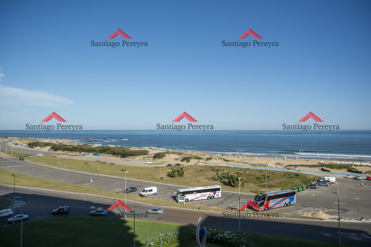 Apartamento ID.14060 - Vende apartamento de 3 dormitorios en Torre Imperiale I, Frente al mar, Punta del Este 