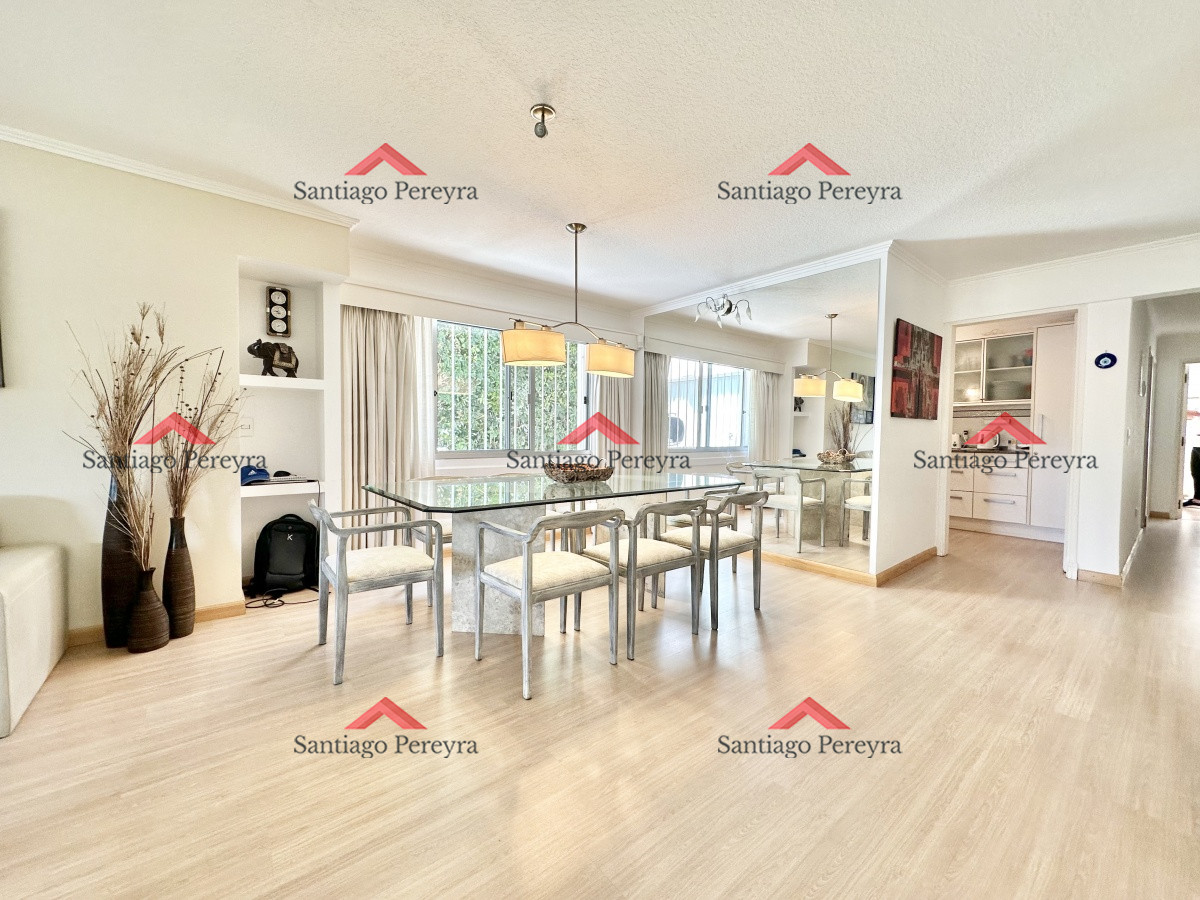 Apartamento ID.15728 - Vende Apartamento en Mansa - Punta del Este de 3 dormitorios, con Balcon.