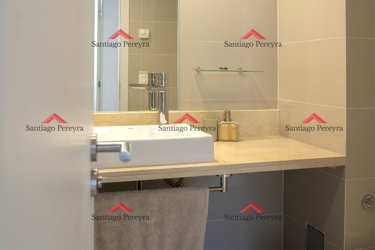 Apartamento ID.16988 - Apartamento en Venta de 2 dormitorios en Punta del Este Sobre Roosevelt