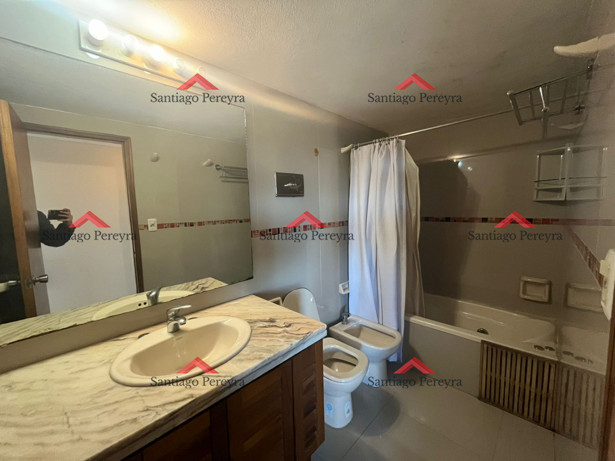 Apartamento ID.12795 - VENDE APARTAMENTO DE 3 DORMITORIOS EN TORRE DE CATEGORÍA, EDIFICIO ROOSEVELT CENTER, PUNTA DEL ESTE.