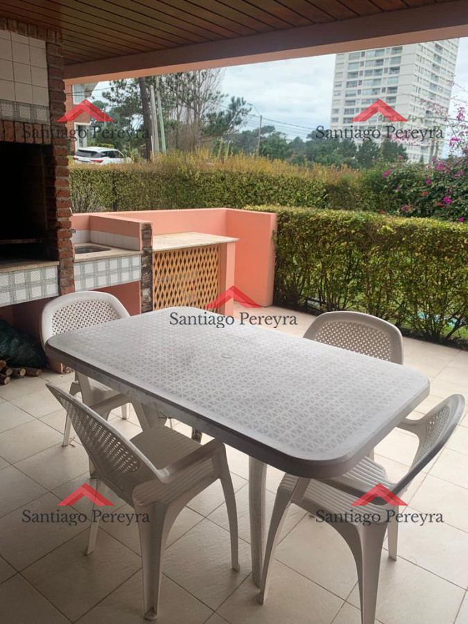 Apartamento ID.14449 - Apartamento de 3 dormitorios, con parrillero y estufa, cerca del mar, Punta del Este