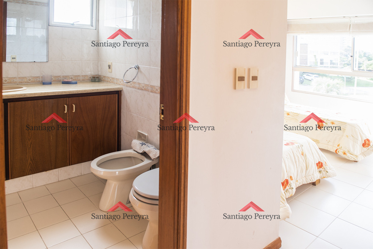 Apartamento ID.16562 - Vende departamento de 3 dormitorios en Ocean Tower, Punta del Este 