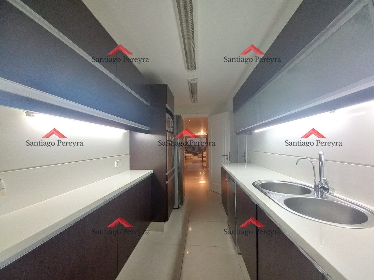 Apartamento ID.14060 - Vende apartamento de 3 dormitorios en Torre Imperiale I, Frente al mar, Punta del Este 