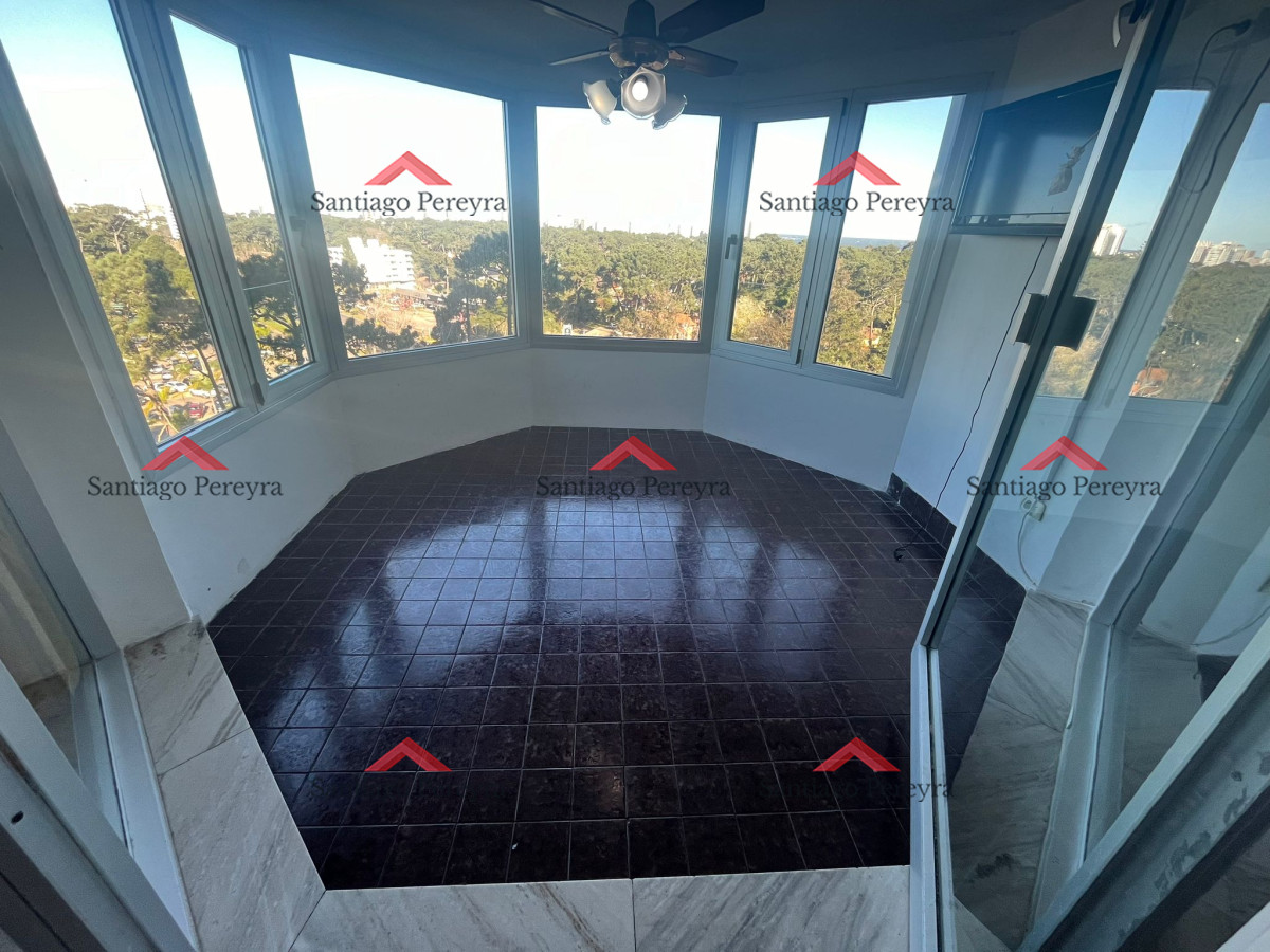 Apartamento ID.12795 - VENDE APARTAMENTO DE 3 DORMITORIOS EN TORRE DE CATEGORÍA, EDIFICIO ROOSEVELT CENTER, PUNTA DEL ESTE.