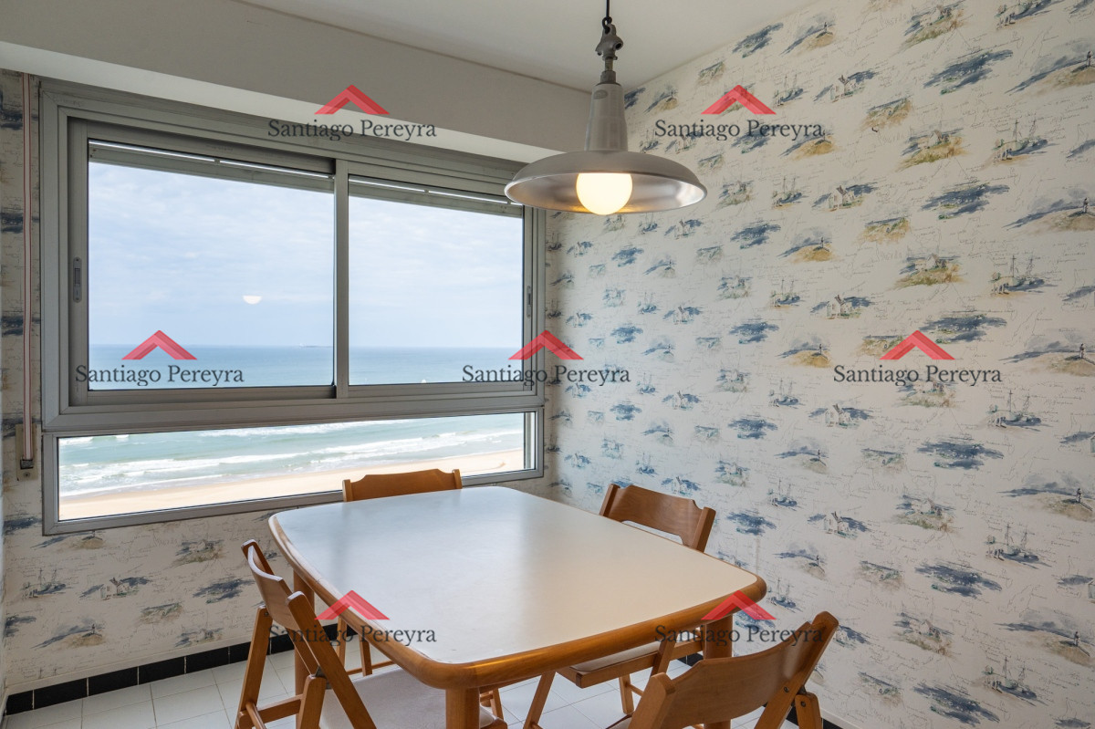 Apartamento ID.16497 - Apartamento en Venta de 3 dormitorios Frente al Mar en Playa Brava , Punta del este 
