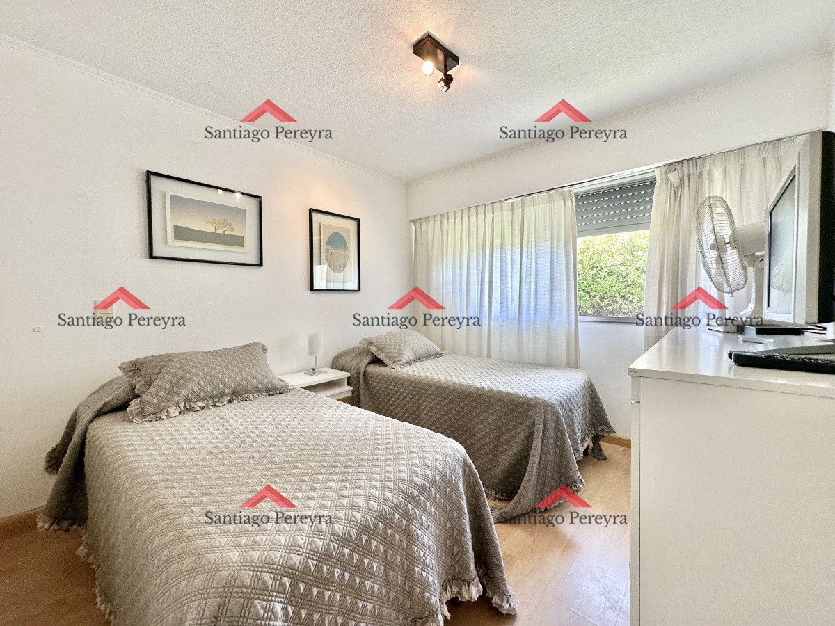 Apartamento ID.15728 - Vende Apartamento en Mansa - Punta del Este de 3 dormitorios, con Balcon.