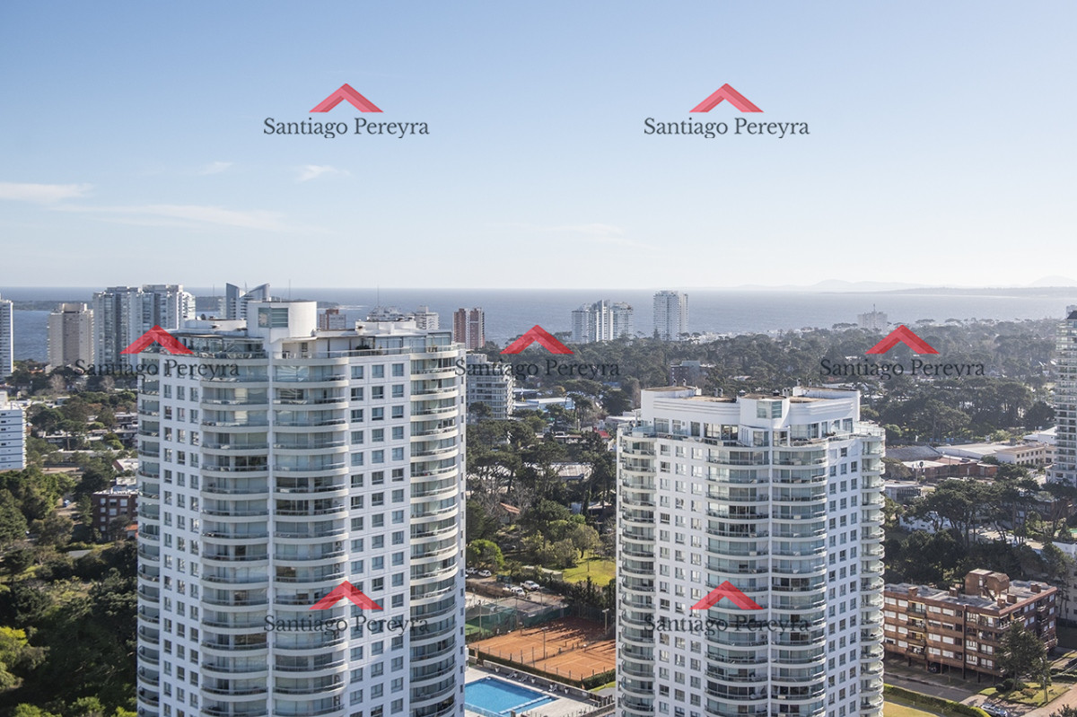 Apartamento ID.16241 - Vende departamento de 3 suites en Punta del Este.