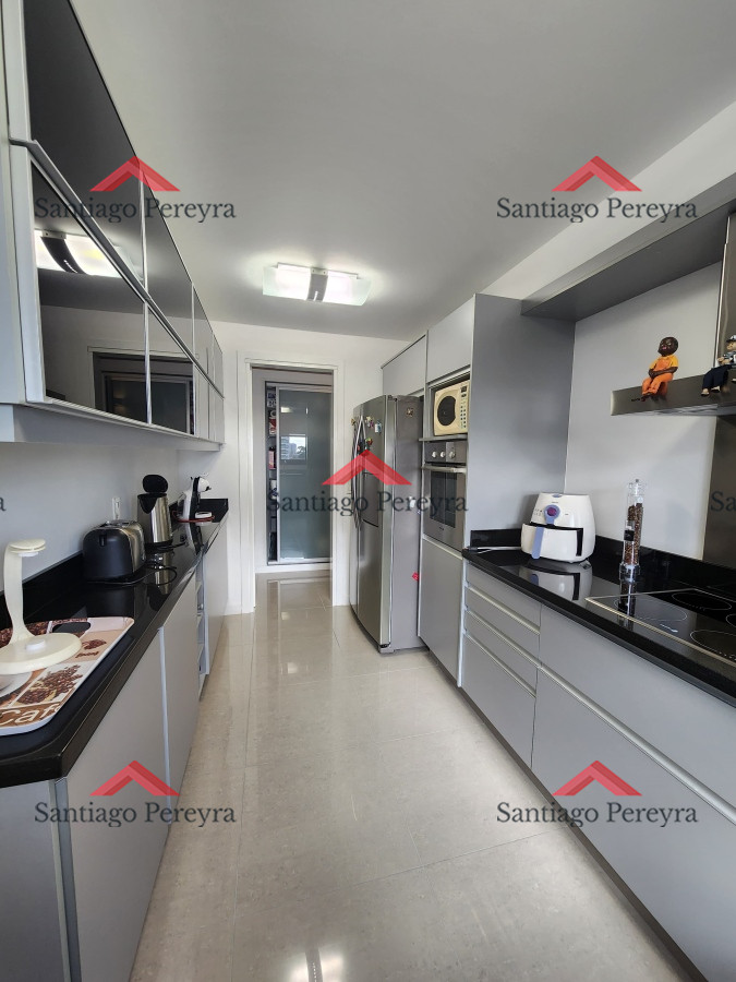 Apartamento ID.16240 - Departamento de 3 dormitorios + dependencia en venta en Torre One, Punta del Este.