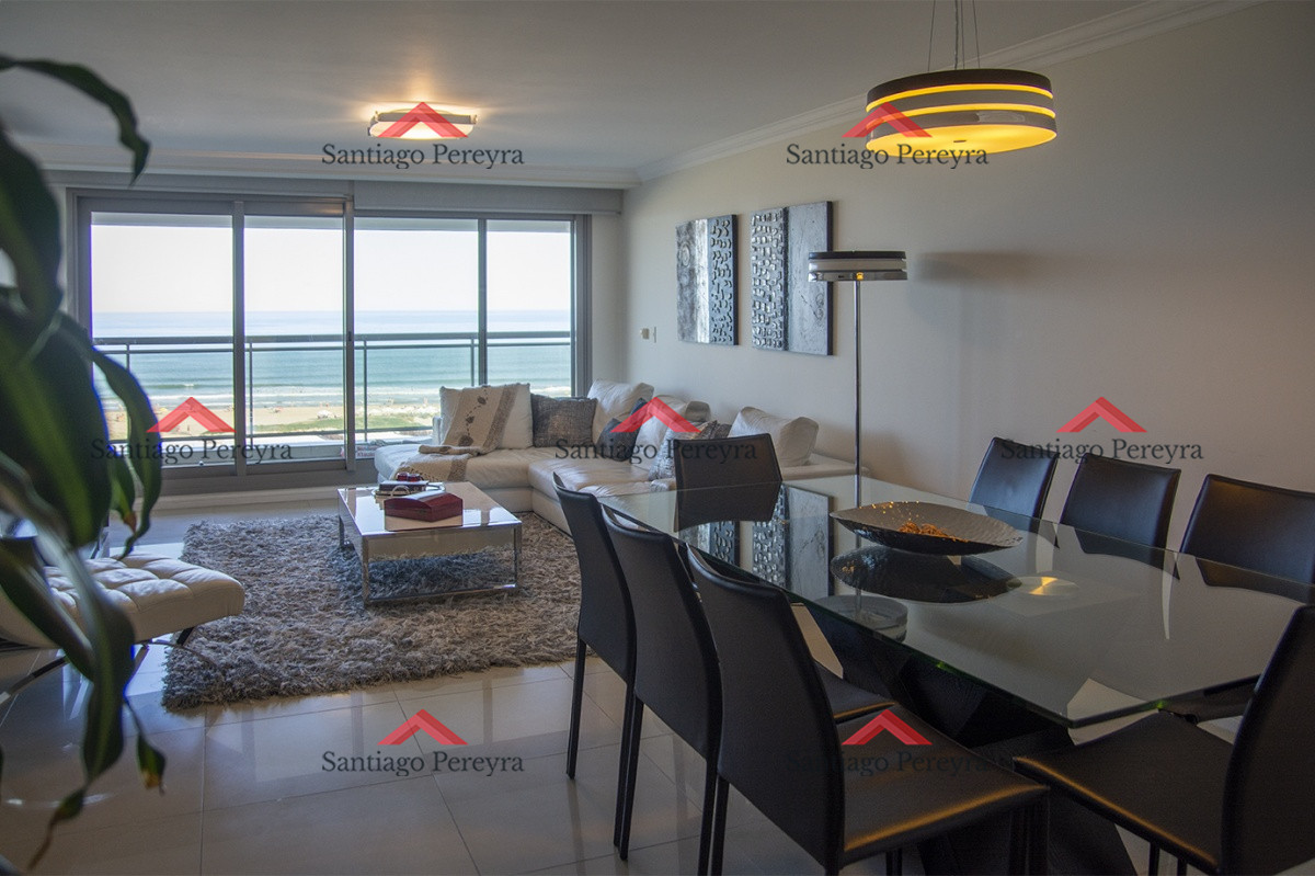 Apartamento ID.14060 - Vende apartamento de 3 dormitorios en Torre Imperiale I, Frente al mar, Punta del Este 