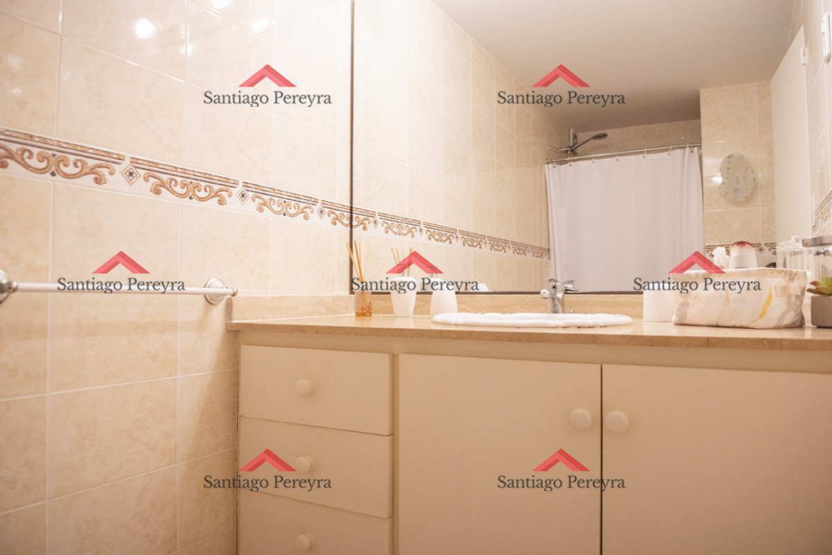 Apartamento ID.17104 - Departamento de 1 dormitorio y medio en venta en Peninsula, vista al mar. 