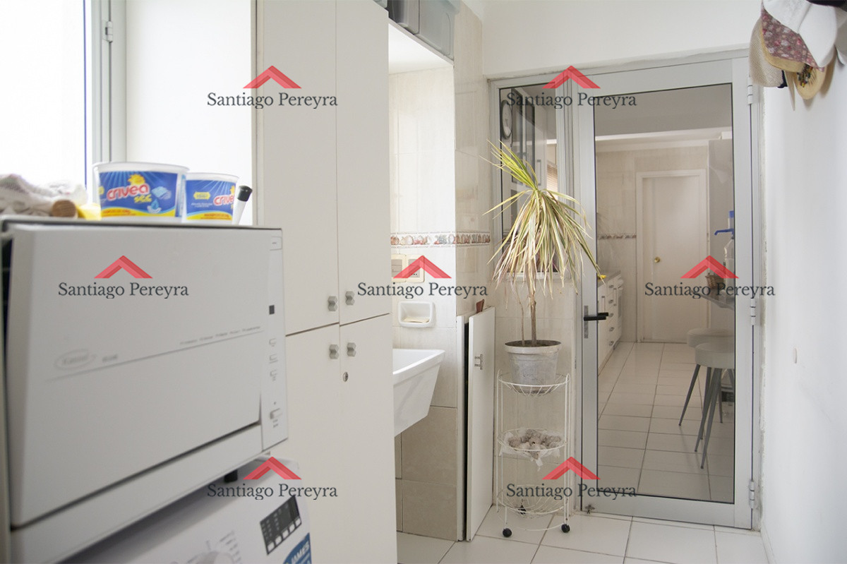 Apartamento ID.16561 - Espectacular Penthouse en venta a pasos del mar. 3 dormitorios + dependencia. Playa Brava.