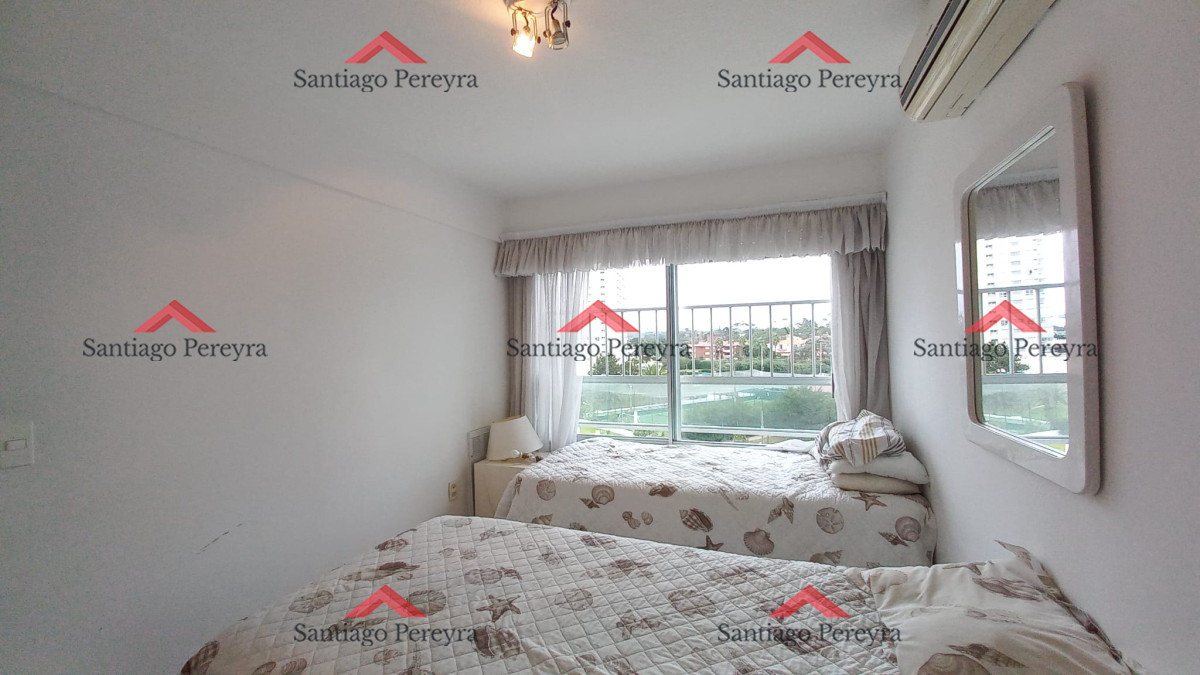 Apartamento ID.17026 - Departamento de 3 dormitorios + dependencia en venta, Playa Mansa. Torre Jefferson,.