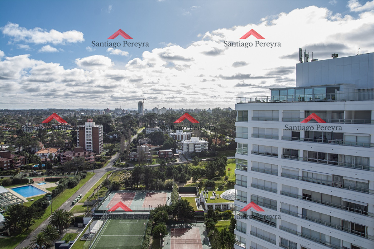Apartamento ID.14359 - Se vende Hermoso Penthouse frente al mar de 3 dormitorios con barbacoa, Playa Mansa, Punta del Este