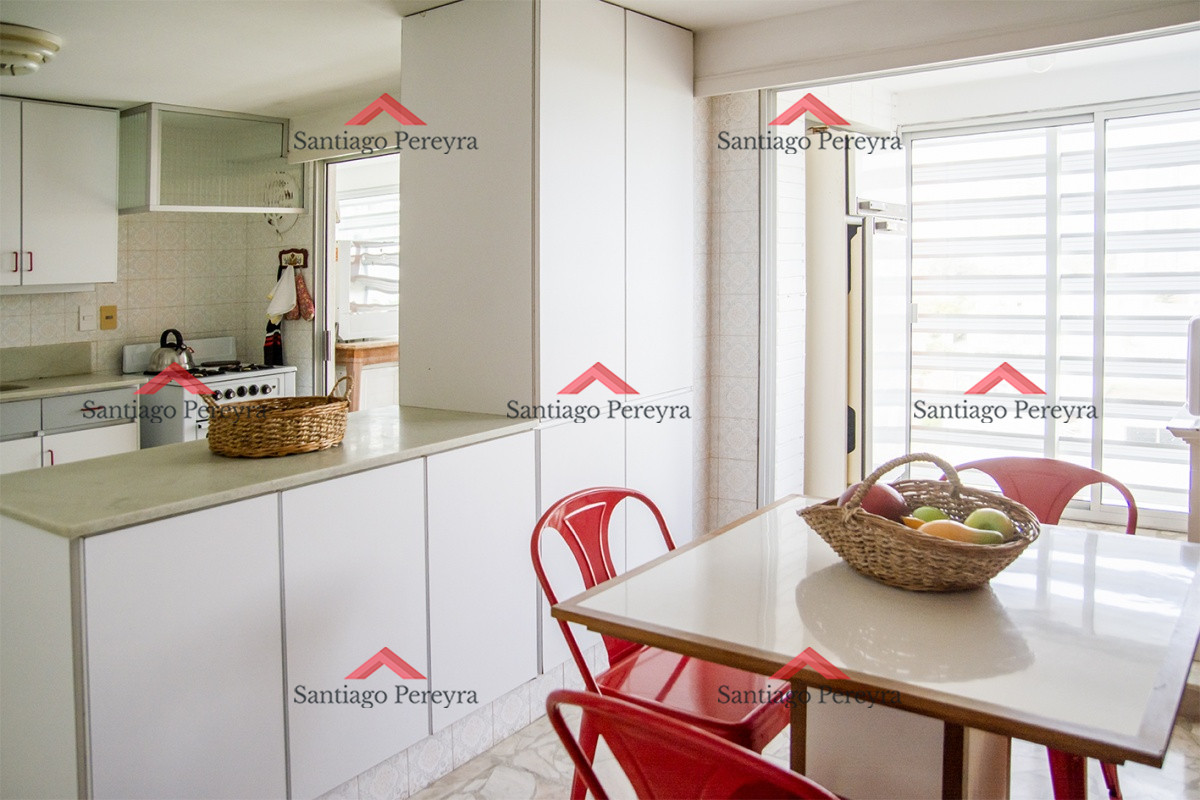 Apartamento ID.8236 - Amplia planta en primera línea al mar
