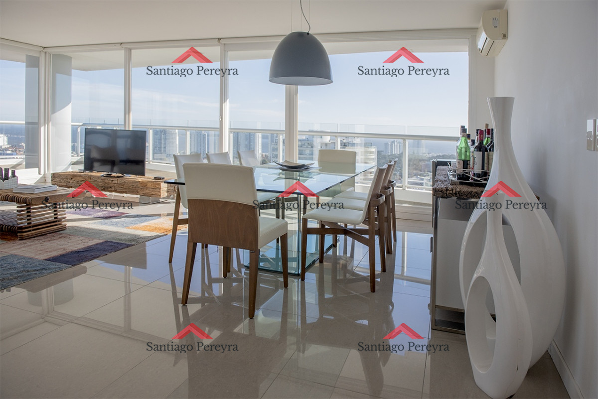 Apartamento ID.16241 - Vende departamento de 3 suites en Punta del Este.