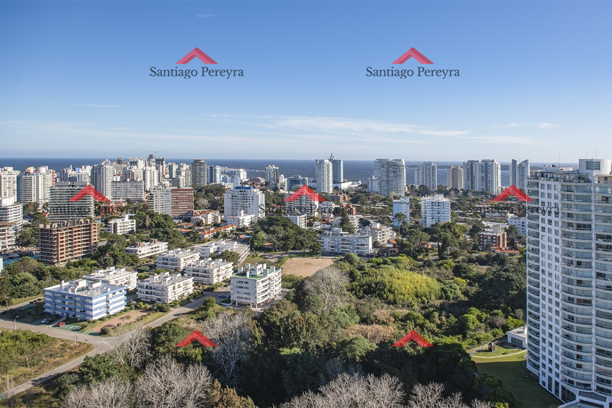 Apartamento ID.16241 - Vende departamento de 3 suites en Punta del Este.