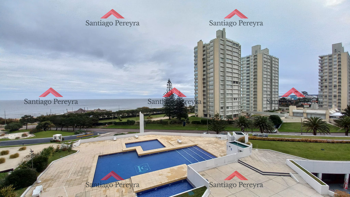 Apartamento ID.17026 - Departamento de 3 dormitorios + dependencia en venta, Playa Mansa. Torre Jefferson,.