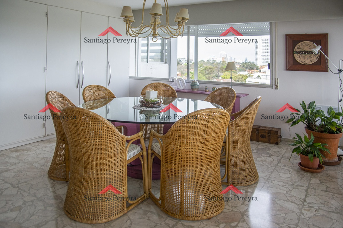 Apartamento ID.8236 - Amplia planta en primera línea al mar
