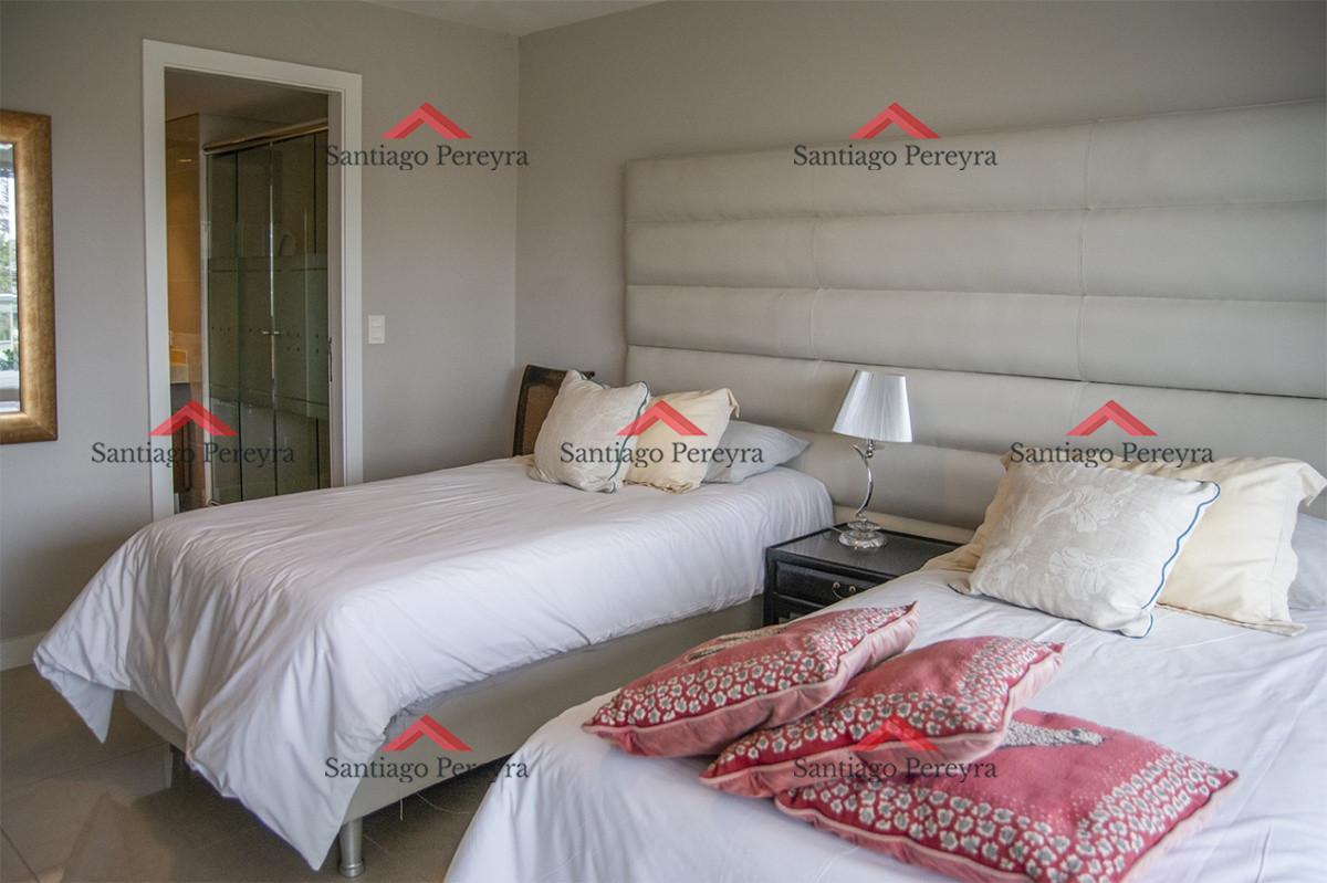 Apartamento ID.7986 - Hermoso Departamento en venta, en la zona de playa Mansa