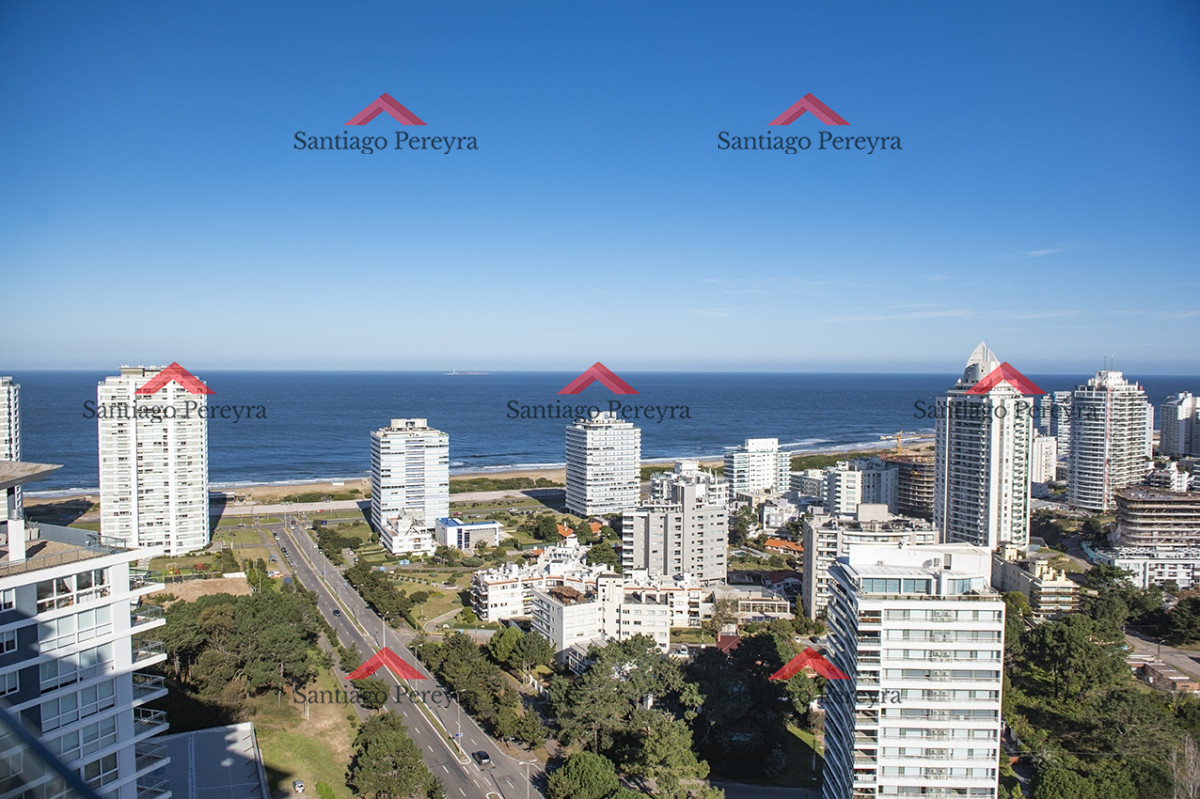 Apartamento ID.16241 - Vende departamento de 3 suites en Punta del Este.