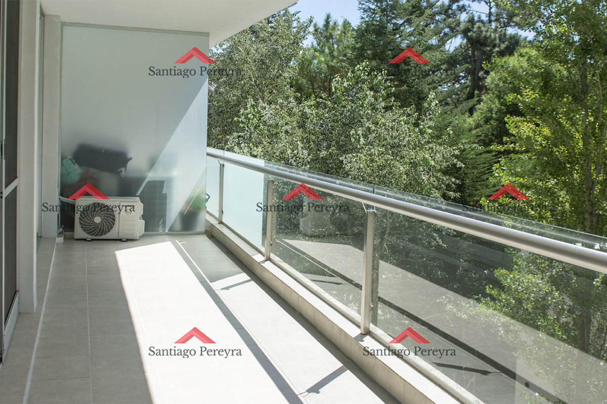 Apartamento ID.16988 - Apartamento en Venta de 2 dormitorios en Punta del Este Sobre Roosevelt