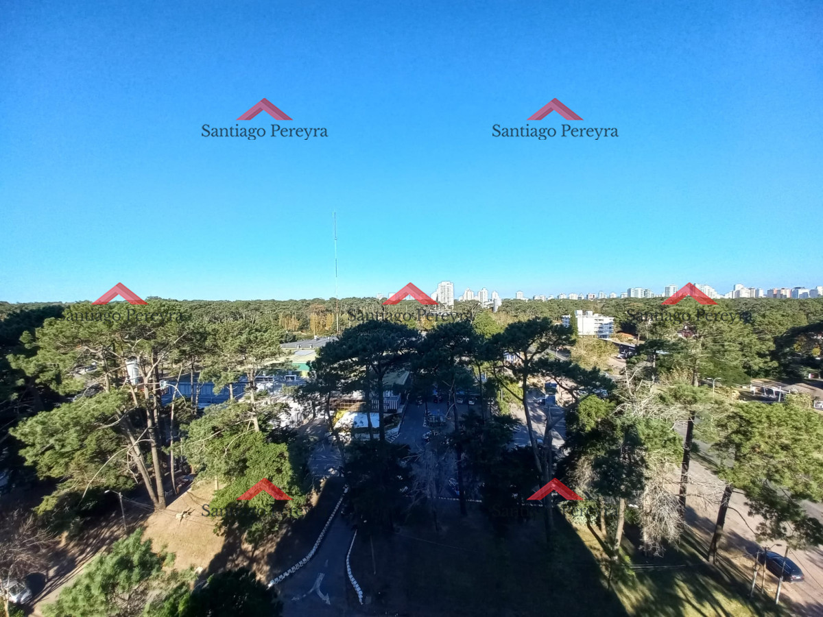 Apartamento ID.12795 - VENDE APARTAMENTO DE 3 DORMITORIOS EN TORRE DE CATEGORÍA, EDIFICIO ROOSEVELT CENTER, PUNTA DEL ESTE.