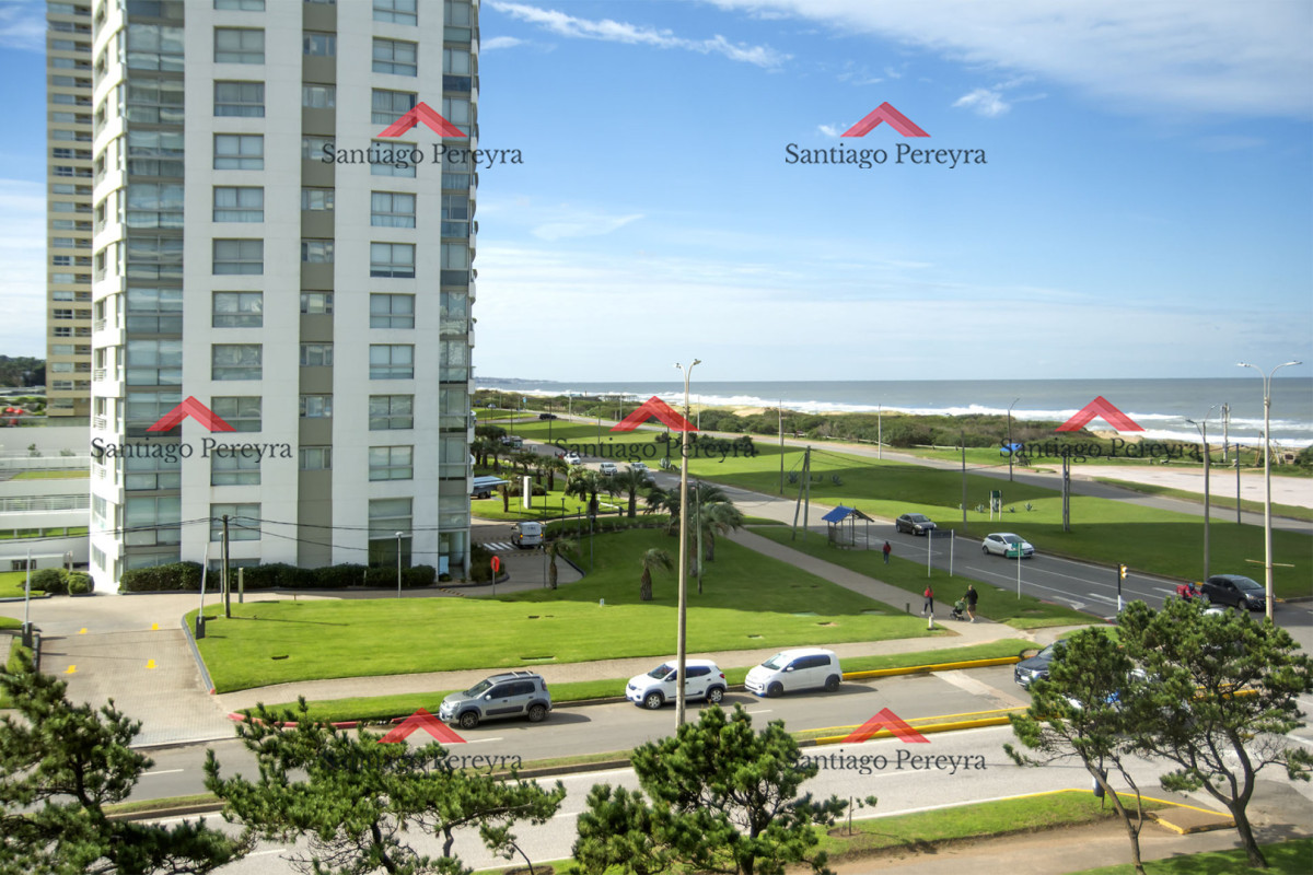 Apartamento ID.16428 - Vende apartamento de 3 dormitorios en Tiburon , Punta del Este