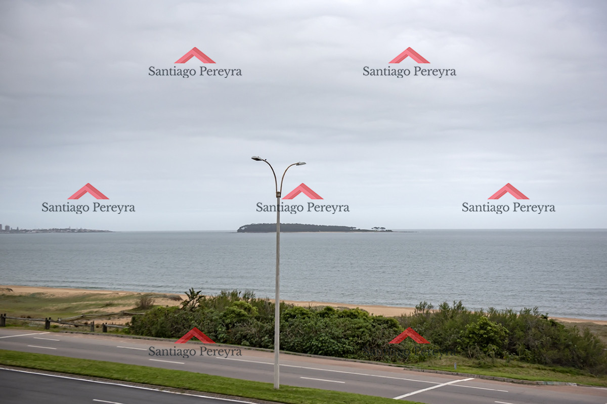 Apartamento ID.15910 - Departamento de 3 dormitorios en venta. Gran Oportunidad en Playa Mansa.