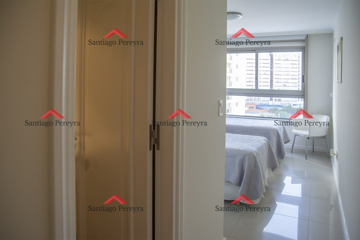 Apartamento ID.14060 - Vende apartamento de 3 dormitorios en Torre Imperiale I, Frente al mar, Punta del Este 