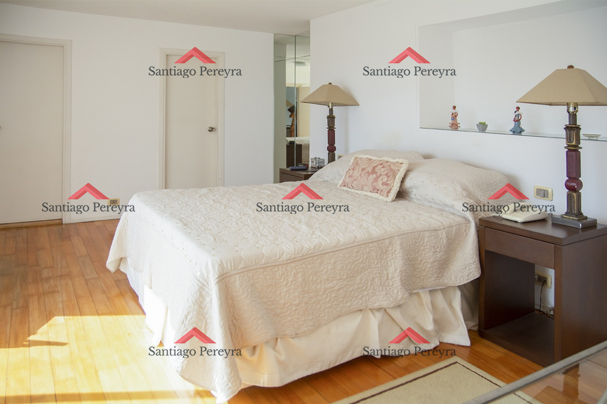 Apartamento ID.16561 - Espectacular Penthouse en venta a pasos del mar. 3 dormitorios + dependencia. Playa Brava.