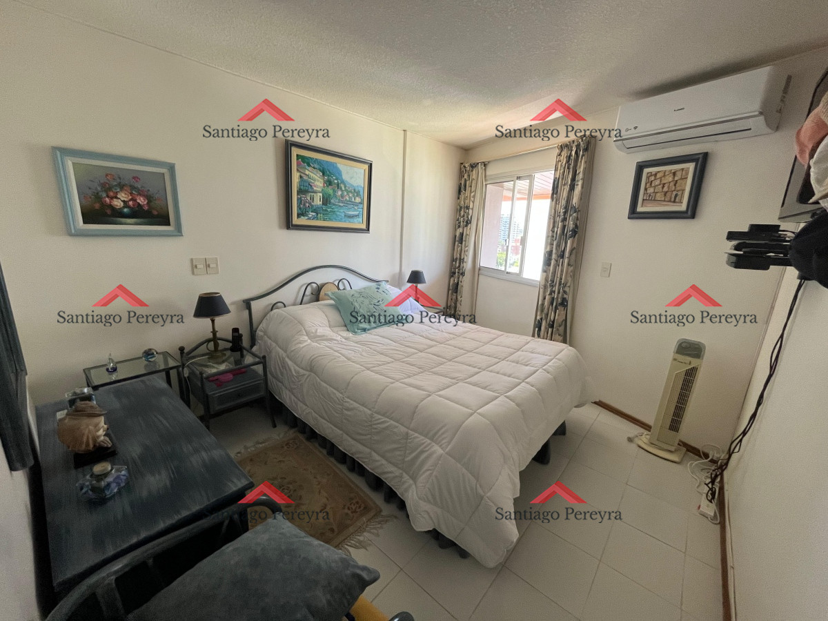 Apartamento ID.14824 - Oportunidad. Vende apartamento de 2 dormitorios con amplia planta en Punta del Este