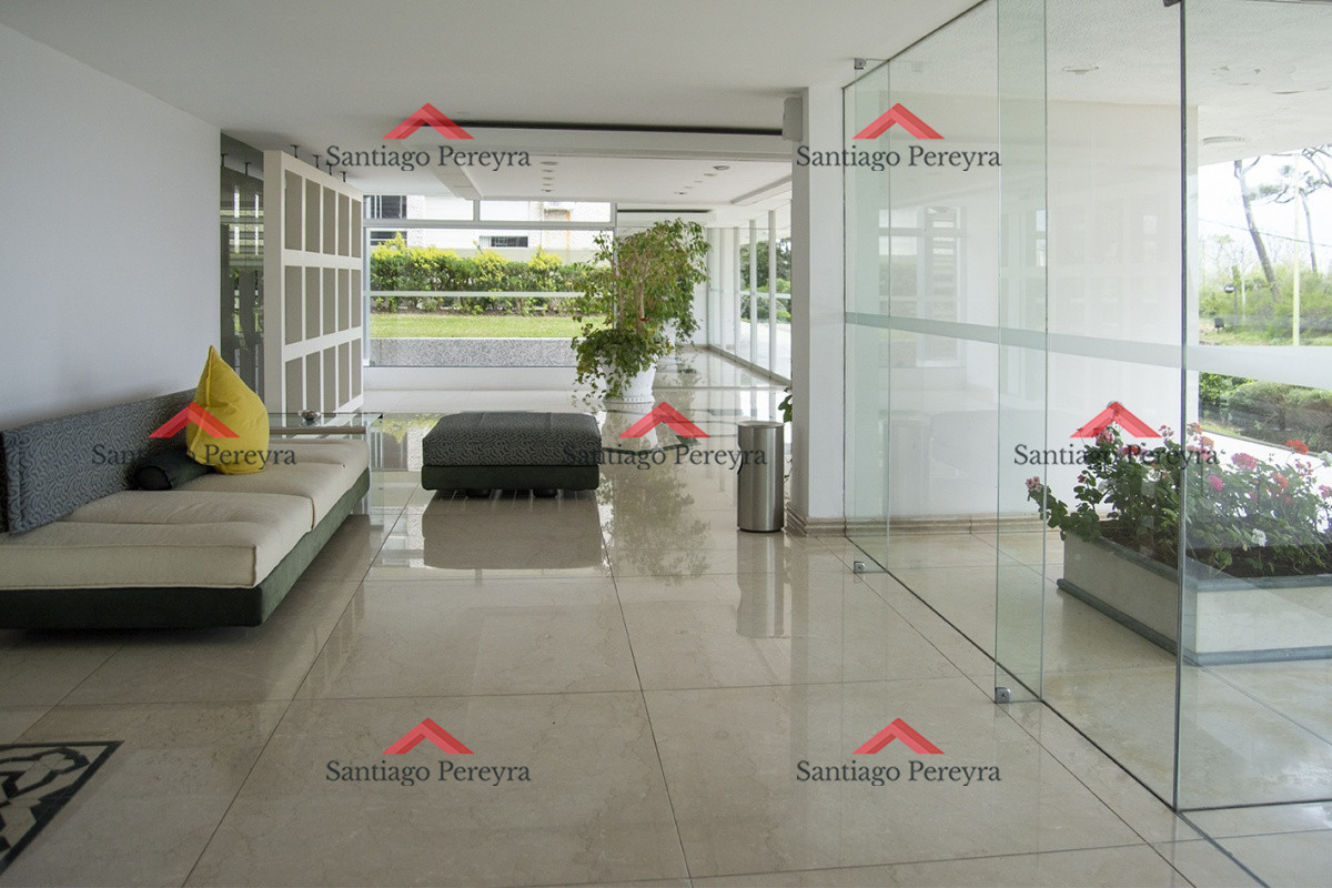 Apartamento ID.8236 - Amplia planta en primera línea al mar