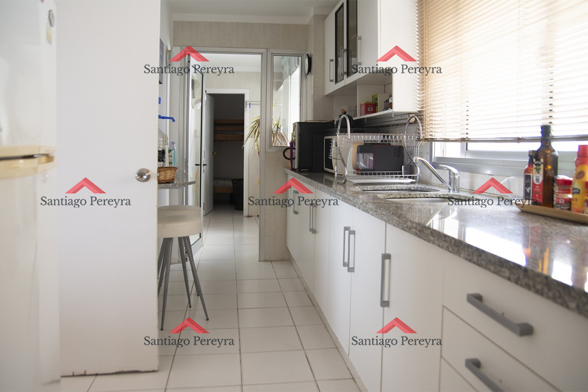 Apartamento ID.16561 - Espectacular Penthouse en venta a pasos del mar. 3 dormitorios + dependencia. Playa Brava.