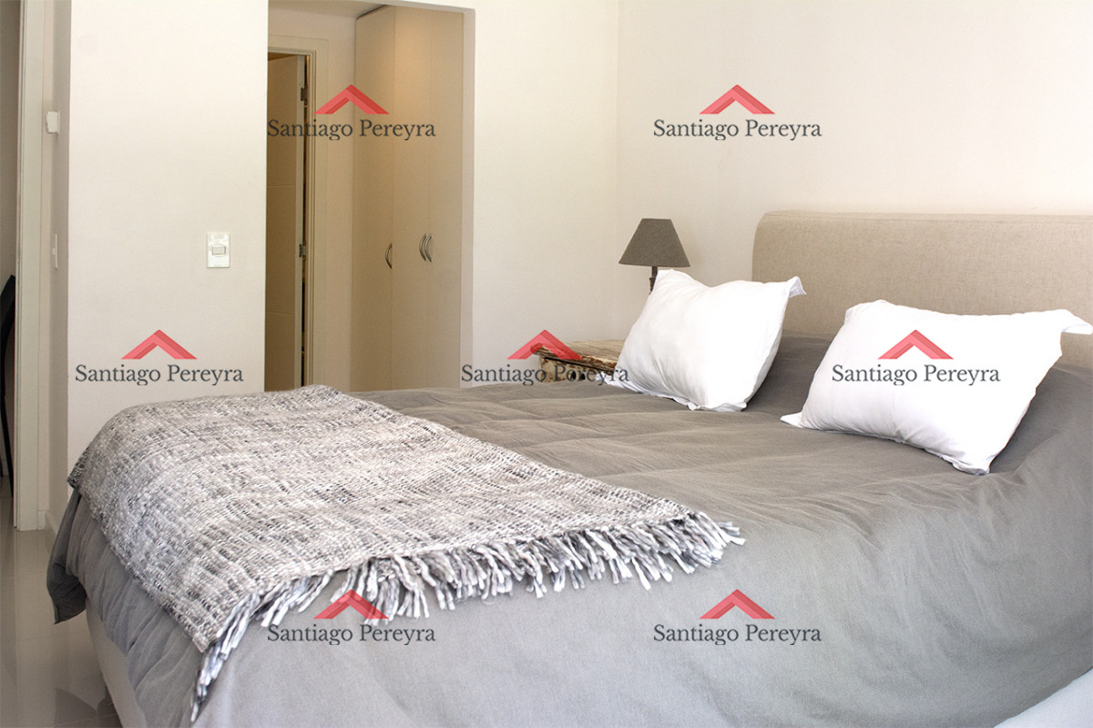Apartamento ID.16988 - Apartamento en Venta de 2 dormitorios en Punta del Este Sobre Roosevelt