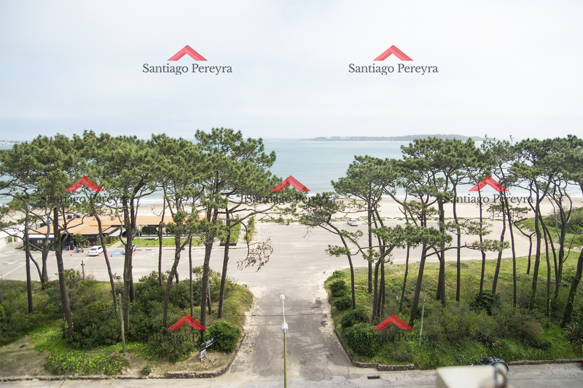 Apartamento ID.8236 - Amplia planta en primera línea al mar