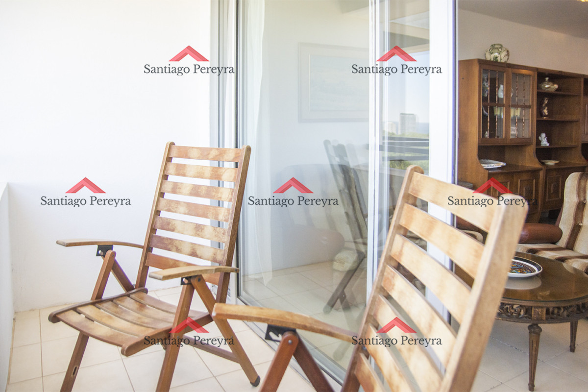 Apartamento ID.16867 - Vende apto de 2 dormitorios con vista al mar en Punta del este