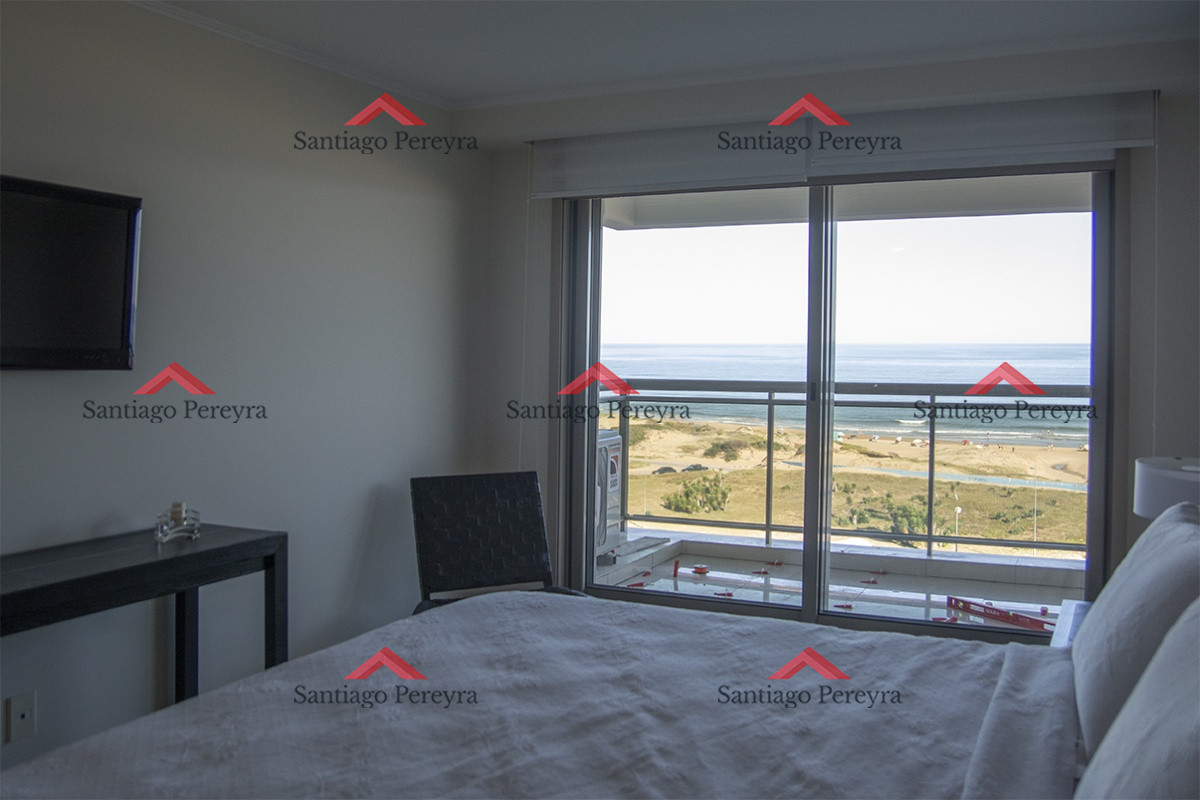 Apartamento ID.14060 - Vende apartamento de 3 dormitorios en Torre Imperiale I, Frente al mar, Punta del Este 
