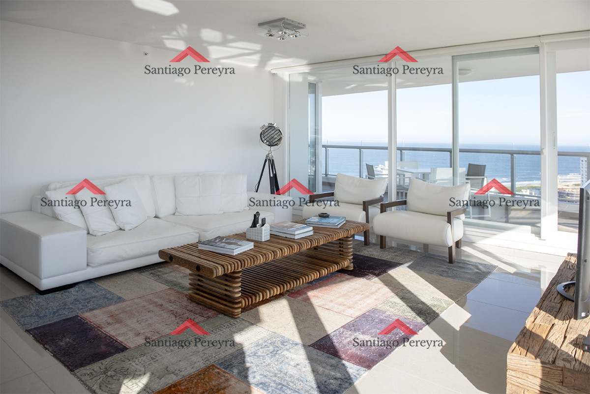 Apartamento ID.16241 - Vende departamento de 3 suites en Punta del Este.