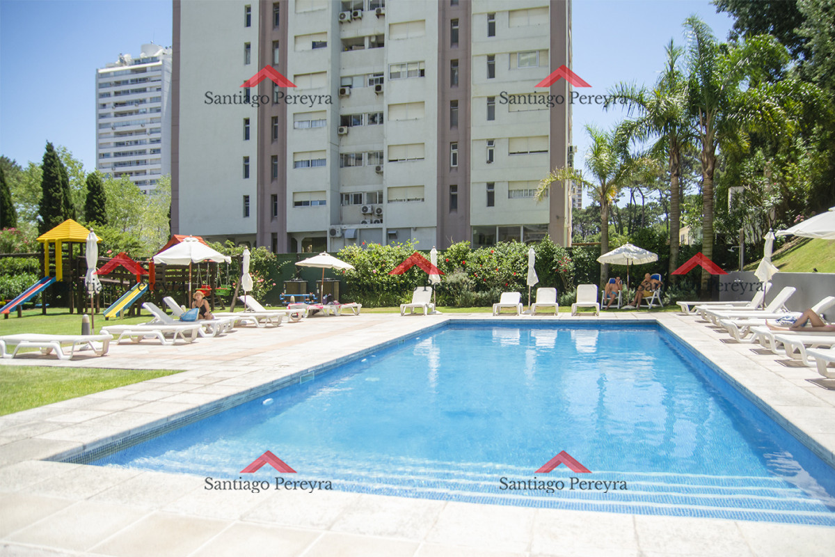 Apartamento ID.16867 - Vende apto de 2 dormitorios con vista al mar en Punta del este