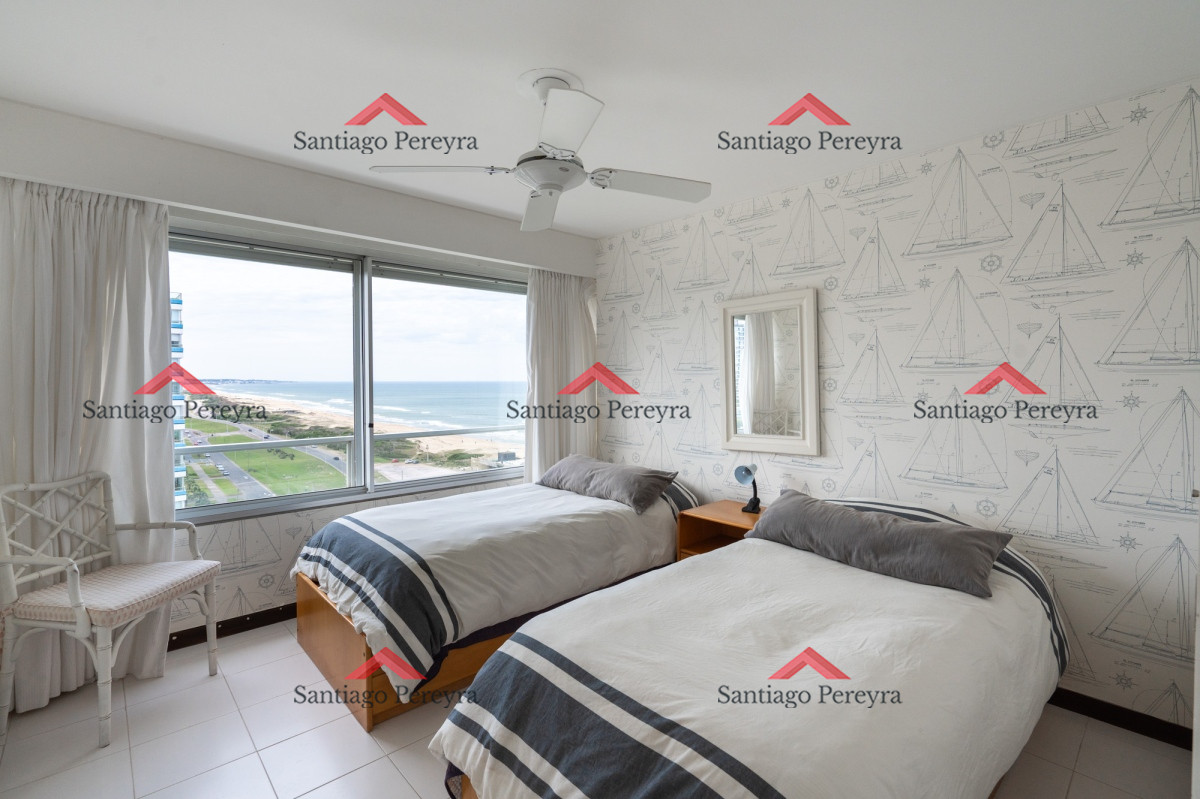 Apartamento ID.16497 - Apartamento en Venta de 3 dormitorios Frente al Mar en Playa Brava , Punta del este 