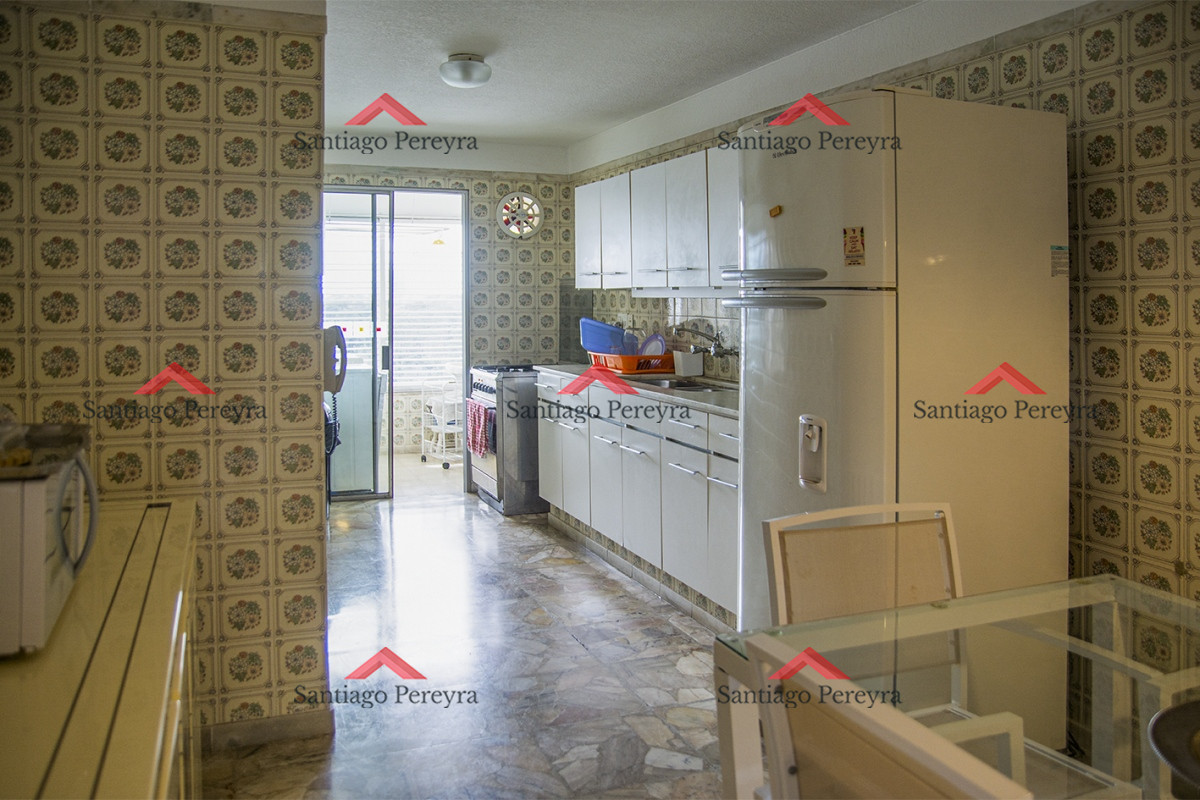 Apartamento ID.14359 - Se vende Hermoso Penthouse frente al mar de 3 dormitorios con barbacoa, Playa Mansa, Punta del Este