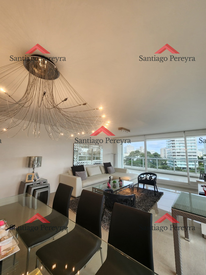 Apartamento ID.16240 - Departamento de 3 dormitorios + dependencia en venta en Torre One, Punta del Este.
