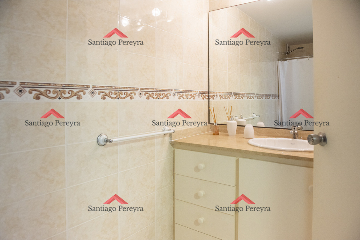 Apartamento ID.17104 - Departamento de 1 dormitorio y medio en venta en Peninsula, vista al mar. 