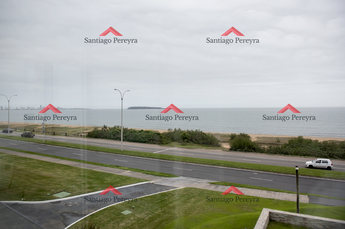 Apartamento ID.15910 - Departamento de 3 dormitorios en venta. Gran Oportunidad en Playa Mansa.