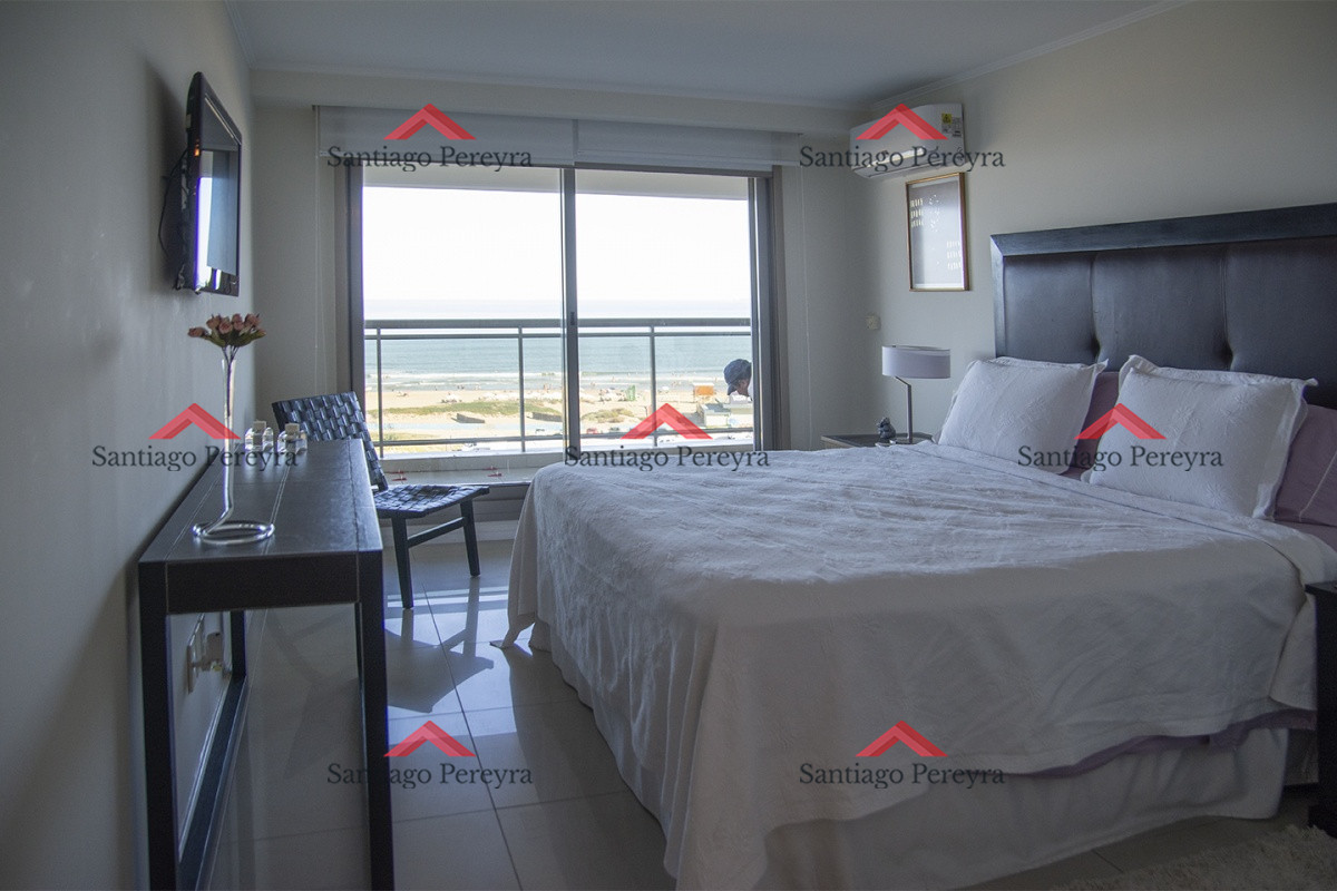 Apartamento ID.14060 - Vende apartamento de 3 dormitorios en Torre Imperiale I, Frente al mar, Punta del Este 