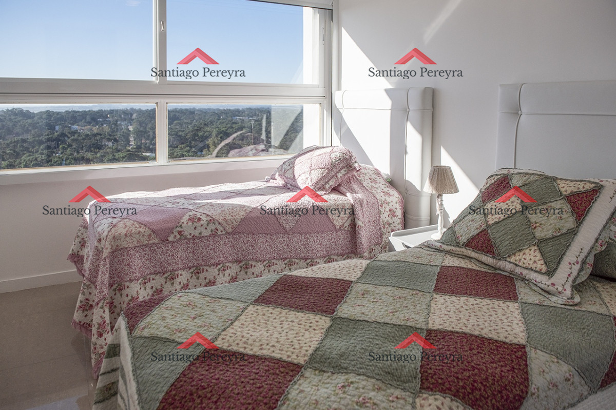 Apartamento ID.16241 - Vende departamento de 3 suites en Punta del Este.