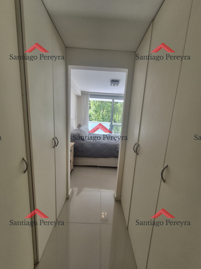 Apartamento ID.16988 - Apartamento en Venta de 2 dormitorios en Punta del Este Sobre Roosevelt