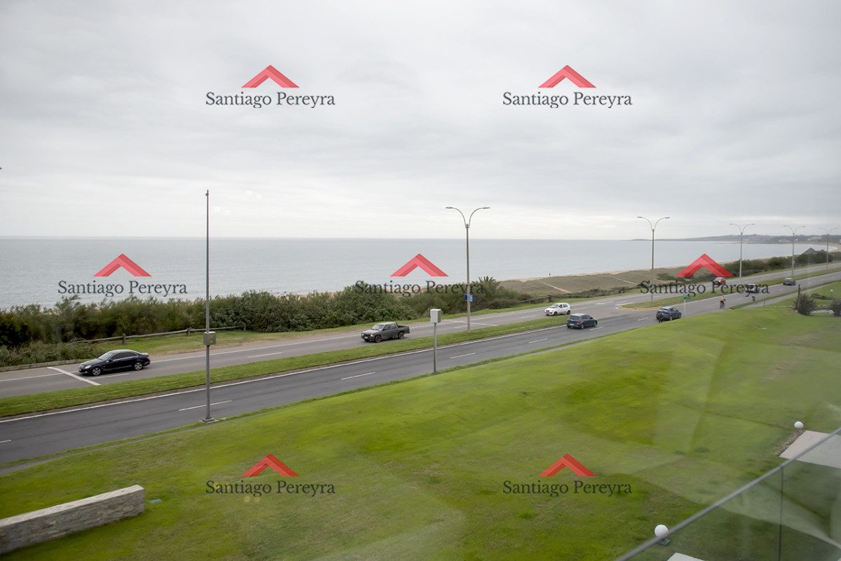 Apartamento ID.15910 - Departamento de 3 dormitorios en venta. Gran Oportunidad en Playa Mansa.