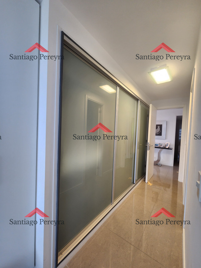 Apartamento ID.16240 - Departamento de 3 dormitorios + dependencia en venta en Torre One, Punta del Este.