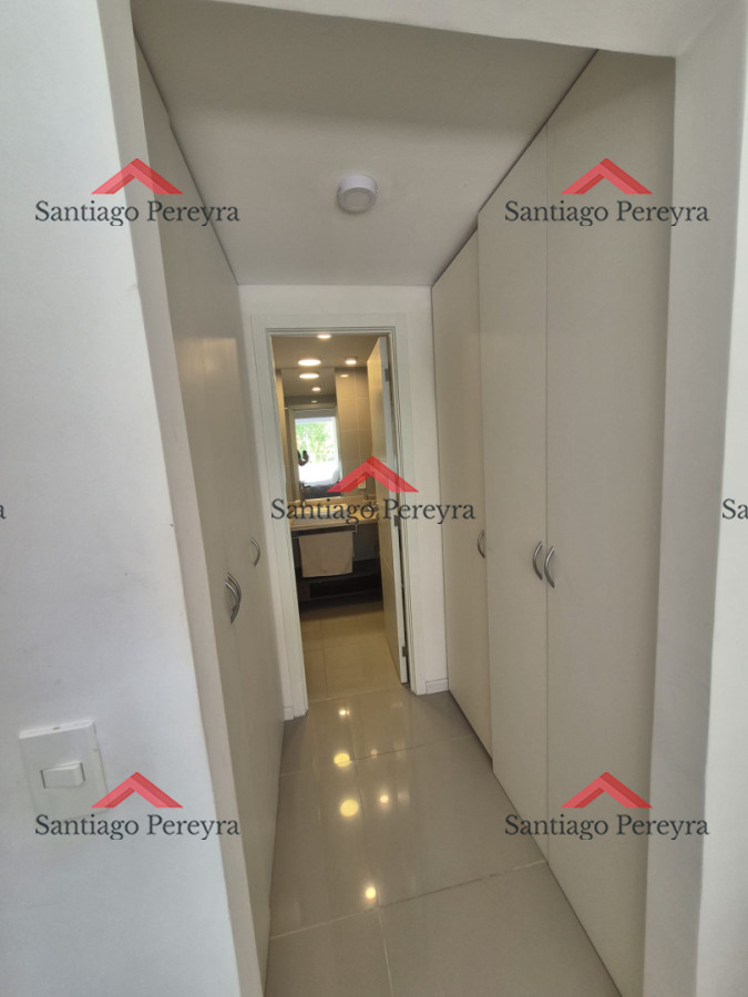Apartamento ID.16988 - Apartamento en Venta de 2 dormitorios en Punta del Este Sobre Roosevelt
